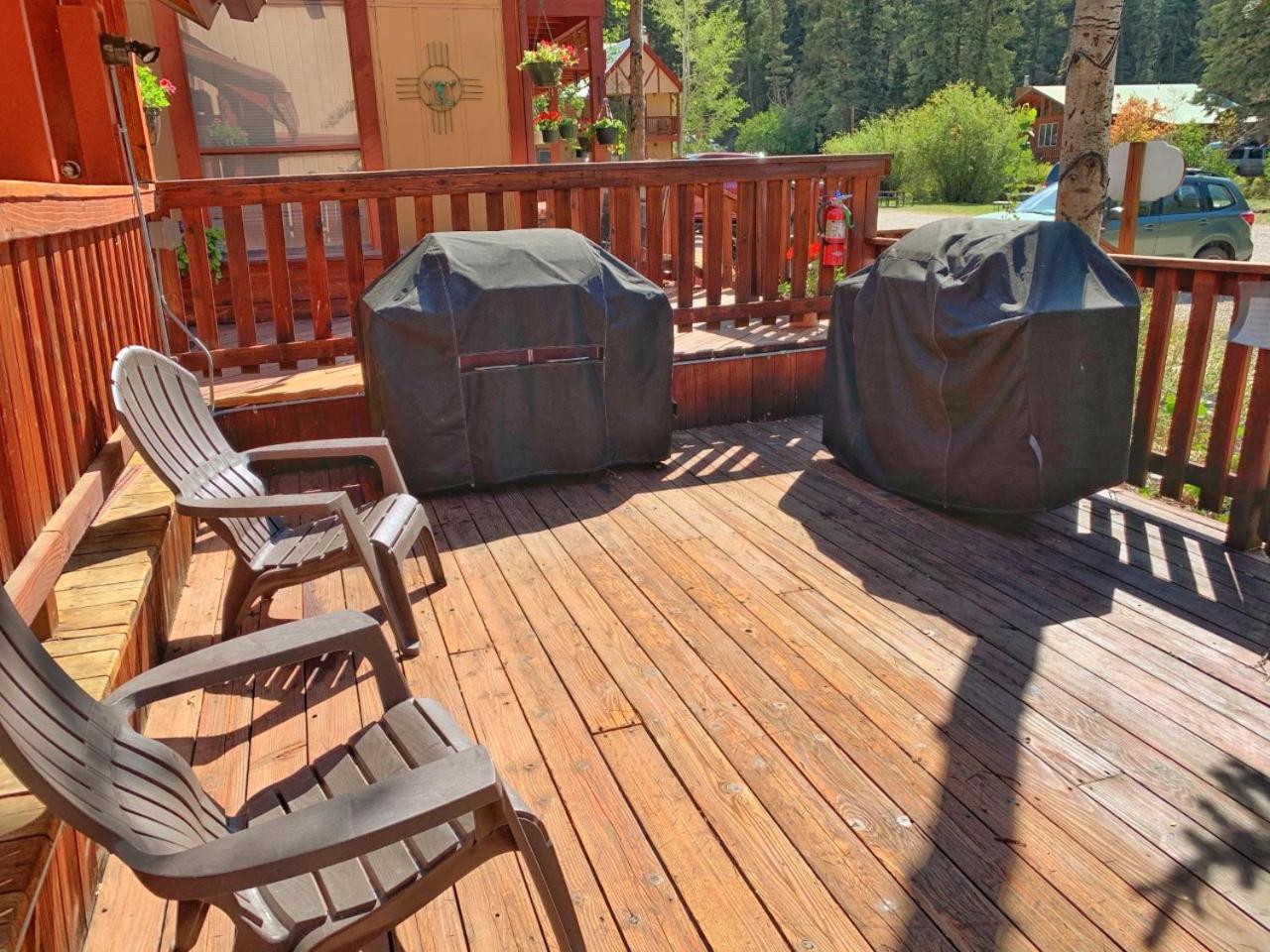 Valley Condo 119 - Creekside - Wifi - Hot Tub - Fireplace - Washer - Dryer - Playground Red River Exterior photo